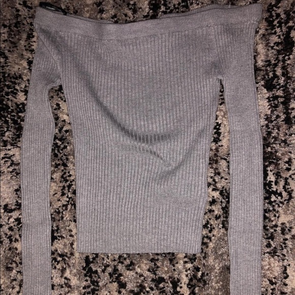 Forever 21 Sweaters - NEW WITH TAGS FOREVER 21 OFF THE SHOULDER SWEATER